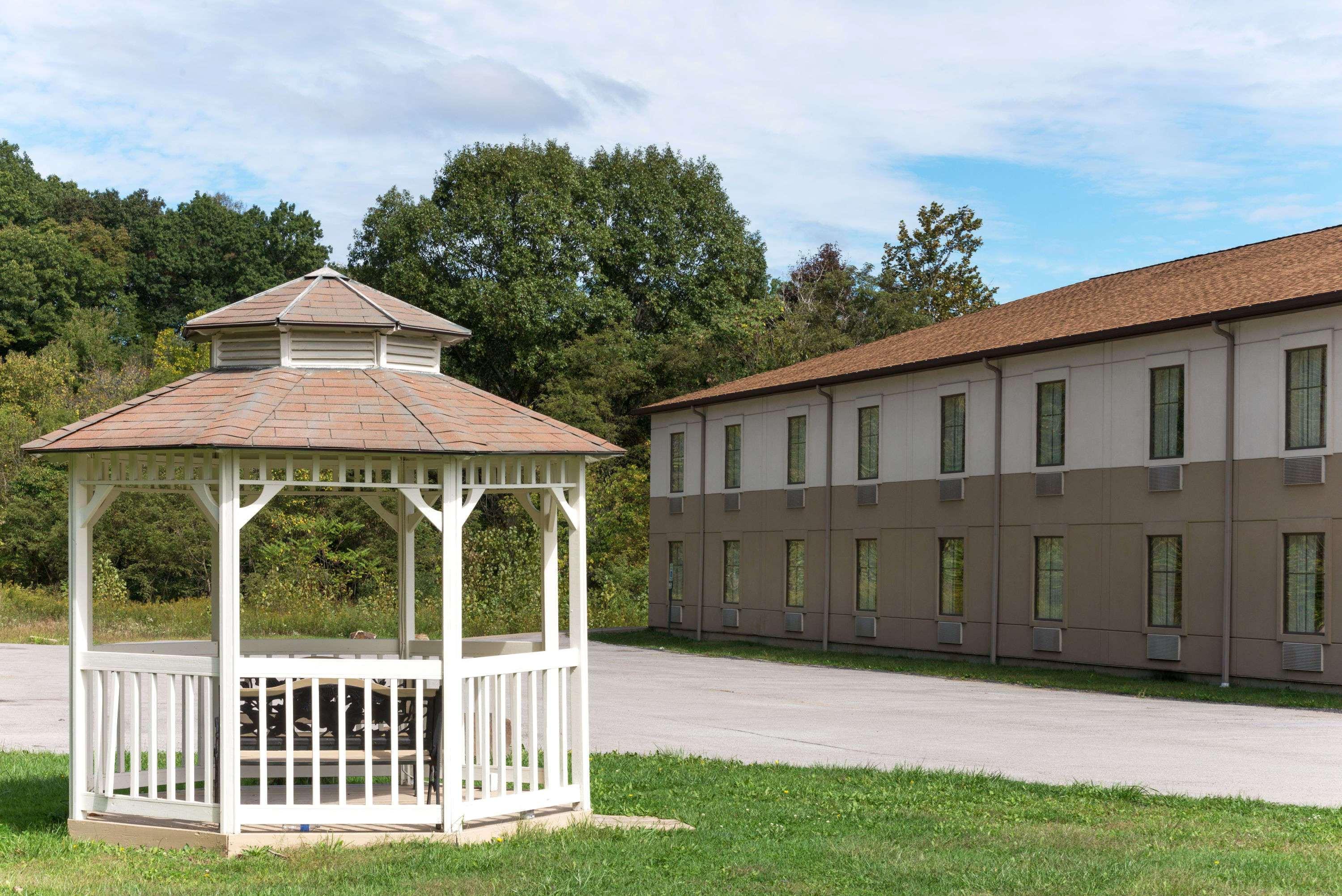 Super 8 By Wyndham Beaver Falls Zewnętrze zdjęcie